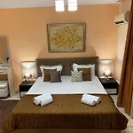 Venis House 3*