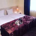 Venis House בית הארחה 3*