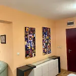 Venis House בית הארחה 3*