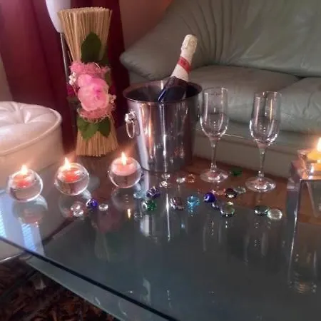 Venis House בית הארחה *