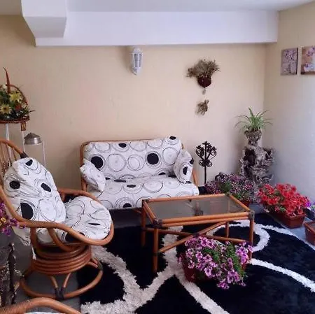 Venis House Къща за гости