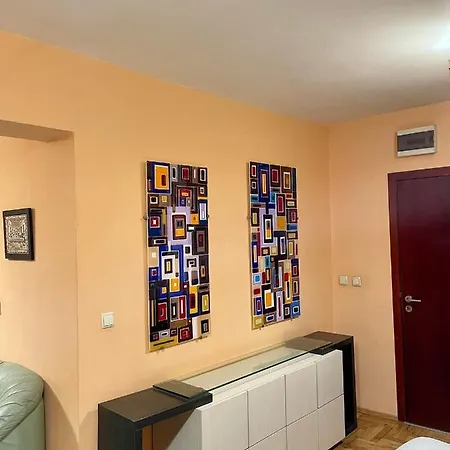 Venis House בית הארחה *