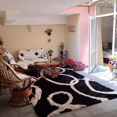 Venis House 게스트하우스 플로브디프