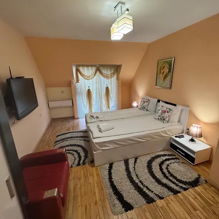 Venis House Pensionat 3*