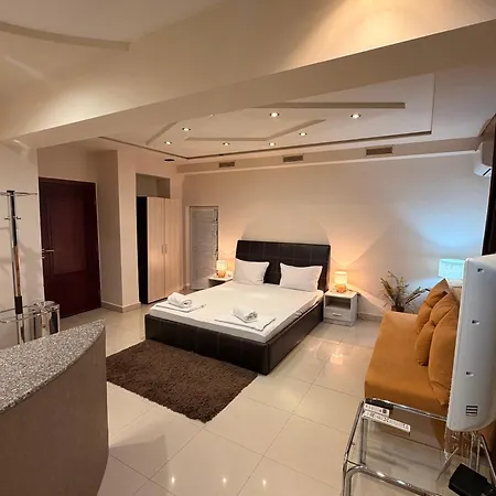 Venis House 3*